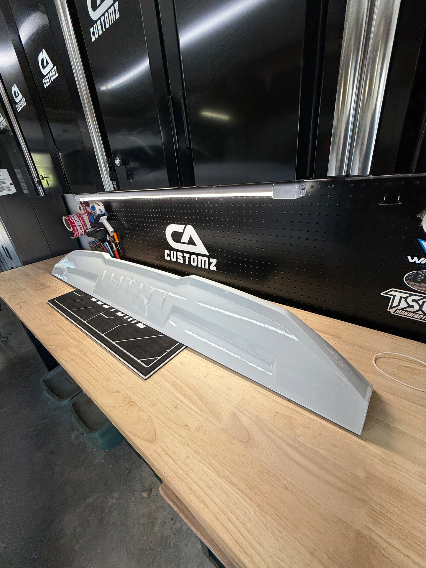 09-21 Ram Tailgate Spoiler